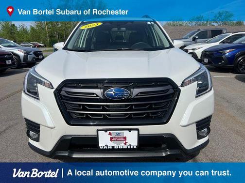 Crystal White Pearl 2023 Subaru Forester Limited