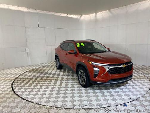 Cayenne Orange Metallic 2024 Chevrolet Trax LT