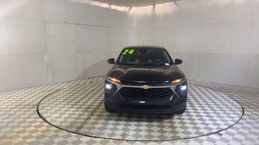 Mosaic Black Metallic 2024 Chevrolet Trax LS