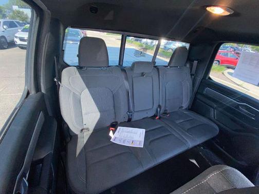 Diamond Black Crystal Pearlcoat 2019 RAM 1500 Big Horn