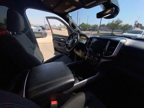 Diamond Black Crystal Pearlcoat 2019 RAM 1500 Big Horn