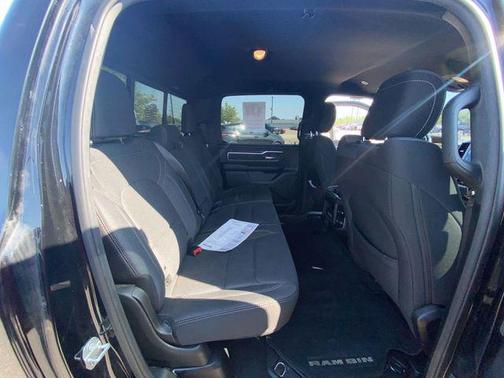 Diamond Black Crystal Pearlcoat 2019 RAM 1500 Big Horn