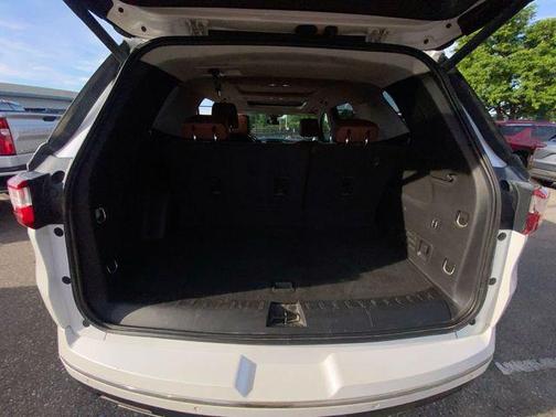 Iridescent Pearl Tricoat 2018 Chevrolet Traverse High Country