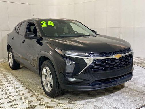 Mosaic Black Metallic 2024 Chevrolet Trax LS