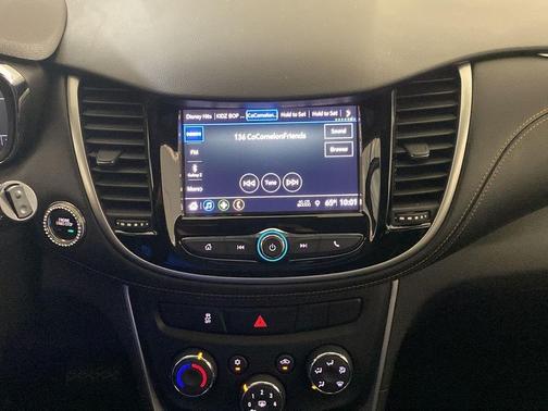 Silver Ice Metallic 2018 Chevrolet Trax LT