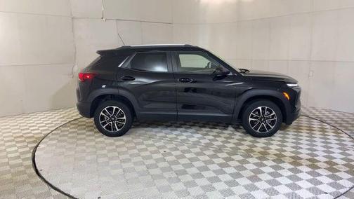 Mosaic Black Metallic 2025 Chevrolet Trailblazer LT