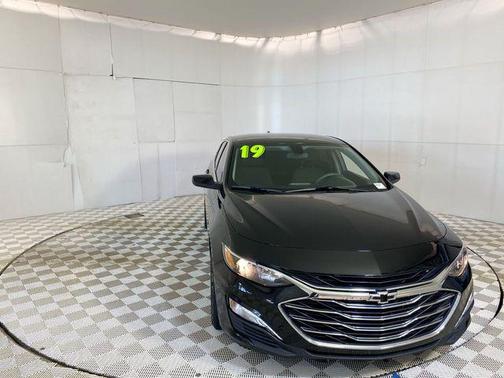Mosaic Black Metallic 2019 Chevrolet Malibu LT