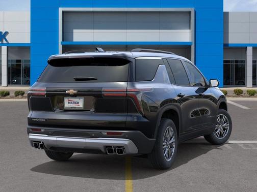 Mosaic Black Metallic 2027 Chevrolet Traverse LT