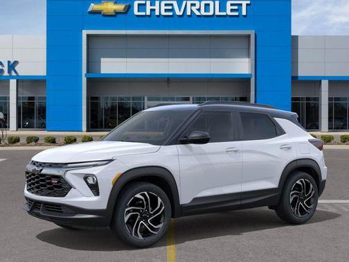 Iridescent Pearl Tricoat 2026 Chevrolet Trailblazer RS