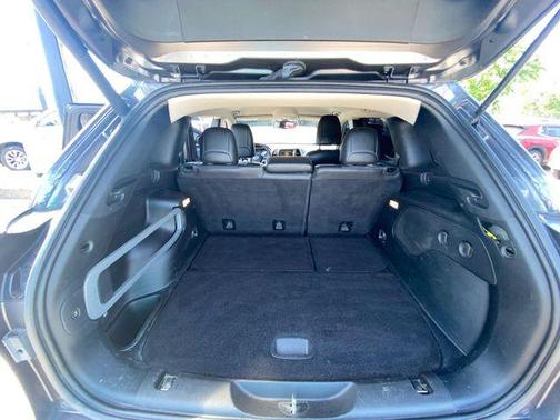 Granite Crystal Metallic Clearcoat 2018 Jeep Cherokee Overland