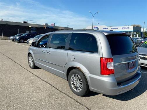 2013 Chrysler Town & Country Touring-L