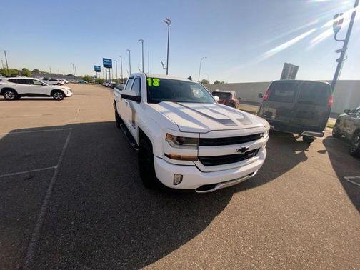 Summit White 2018 Chevrolet Silverado 1500 2LT