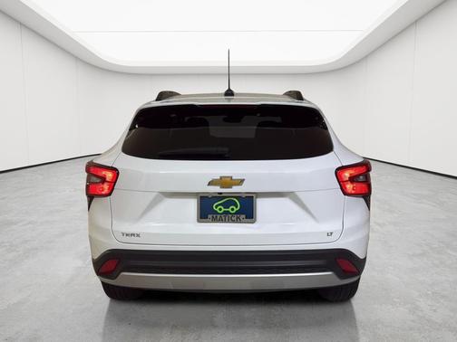 Summit White 2026 Chevrolet Trax LT