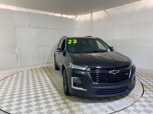 Mosaic Black Metallic 2023 Chevrolet Traverse RS