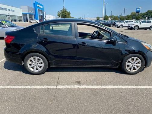 Photo 2 of 31 of 2015 Kia Rio LX