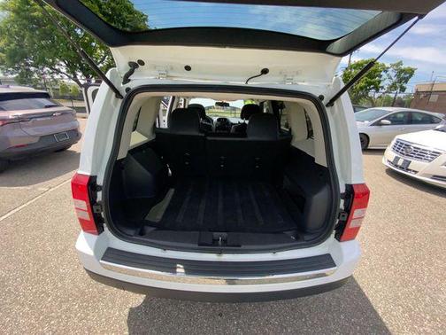 Bright White Clearcoat 2016 Jeep Patriot High Altitude