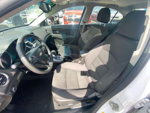 Summit White 2016 Chevrolet Cruze Limited 1LT