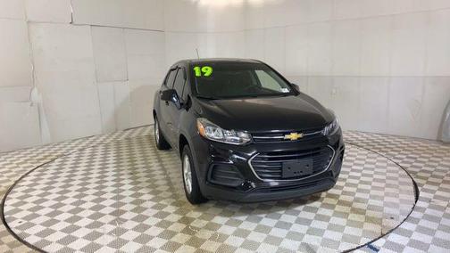 Mosaic Black Metallic 2019 Chevrolet Trax LS