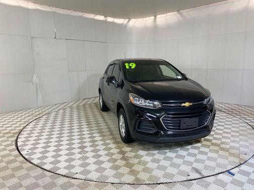 Mosaic Black Metallic 2019 Chevrolet Trax LS