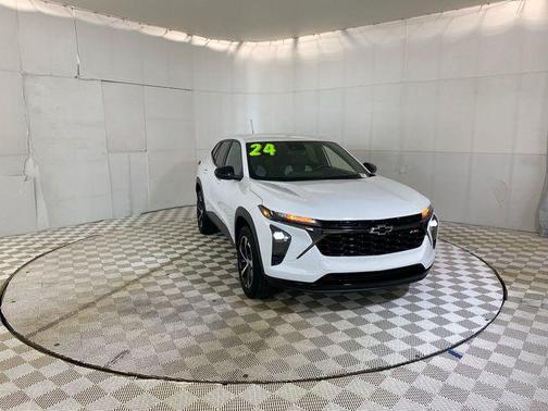 Summit White 2024 Chevrolet Trax FWD 1RS