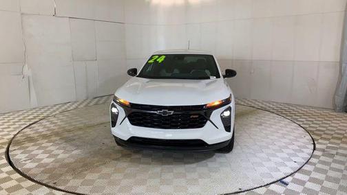 Summit White 2024 Chevrolet Trax FWD 1RS