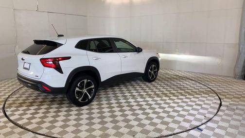 Summit White 2024 Chevrolet Trax FWD 1RS
