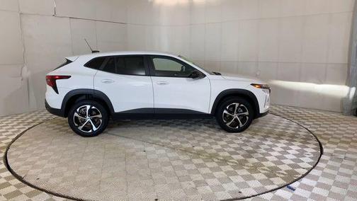 Summit White 2024 Chevrolet Trax FWD 1RS