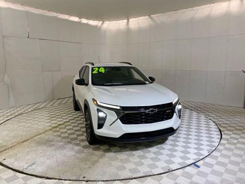Summit White 2024 Chevrolet Trax FWD 2RS
