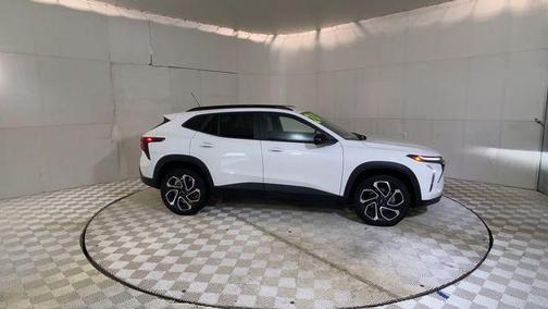 Summit White 2024 Chevrolet Trax FWD 2RS