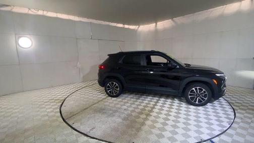 Mosaic Black Metallic 2025 Chevrolet Trailblazer LT
