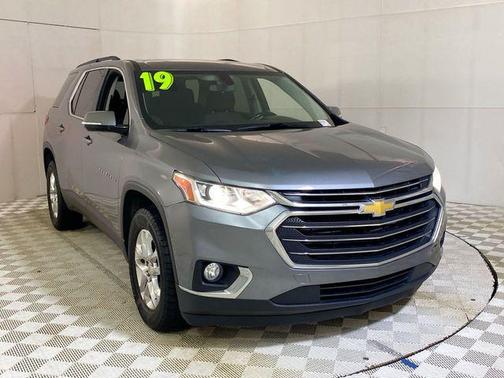 Satin Steel Metallic 2019 Chevrolet Traverse LT Cloth