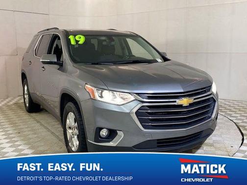 Satin Steel Metallic 2019 Chevrolet Traverse LT Cloth
