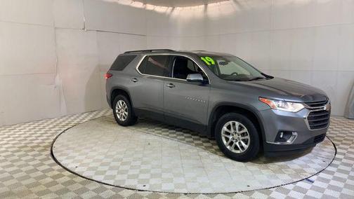 Satin Steel Metallic 2019 Chevrolet Traverse LT Cloth