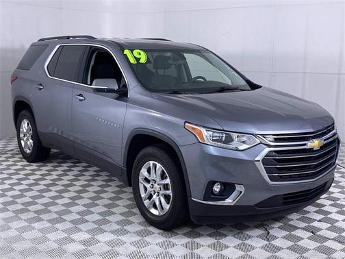 Satin Steel Metallic 2019 Chevrolet Traverse LT Cloth