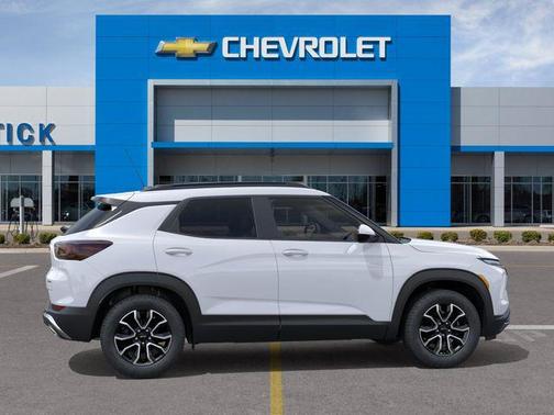 Iridescent Pearl Tricoat 2026 Chevrolet Trailblazer ACTIV