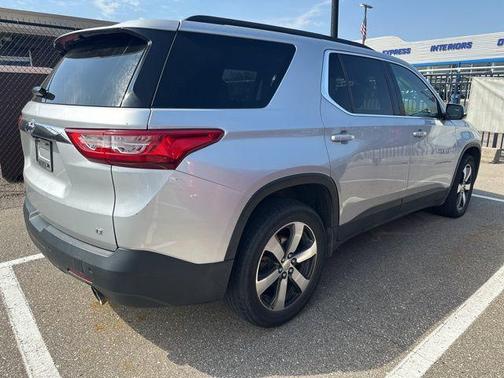 Silver Ice Metallic 2019 Chevrolet Traverse LT Leather