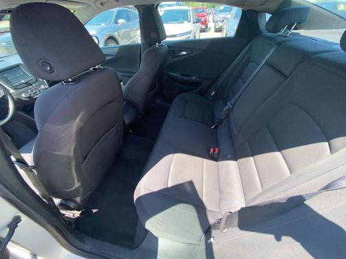 Silver Ice Metallic 2016 Chevrolet Malibu LS