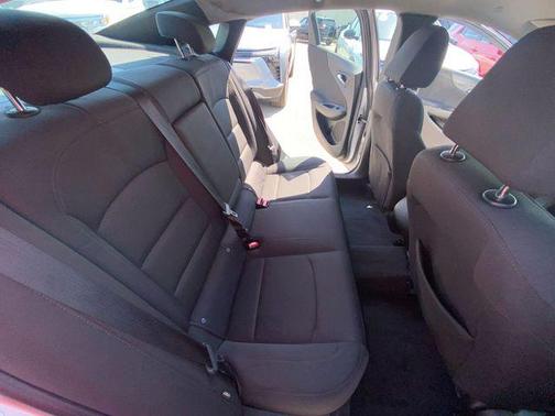 Silver Ice Metallic 2016 Chevrolet Malibu LS