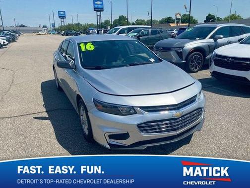 Silver Ice Metallic 2016 Chevrolet Malibu LS