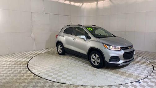 Silver Ice Metallic 2019 Chevrolet Trax LT