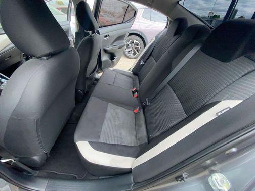 Gun Metallic 2021 Nissan Versa 1.6 SV