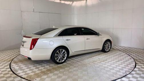 White Diamond Tricoat 2014 Cadillac XTS Premium