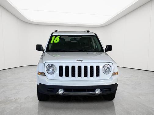 Bright White Clearcoat 2016 Jeep Patriot High Altitude