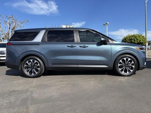 2024 Kia Carnival EX
