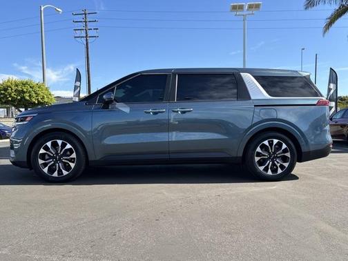 2024 Kia Carnival EX