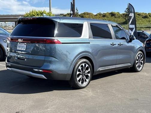 2024 Kia Carnival EX