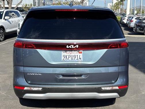 2024 Kia Carnival EX