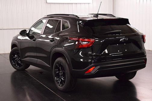 Mosaic Black Metallic 2026 Chevrolet Trax LT