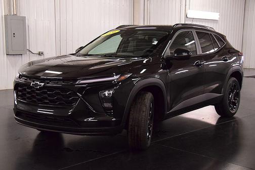 Mosaic Black Metallic 2026 Chevrolet Trax LT