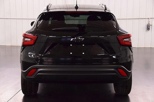 Mosaic Black Metallic 2026 Chevrolet Trax LT